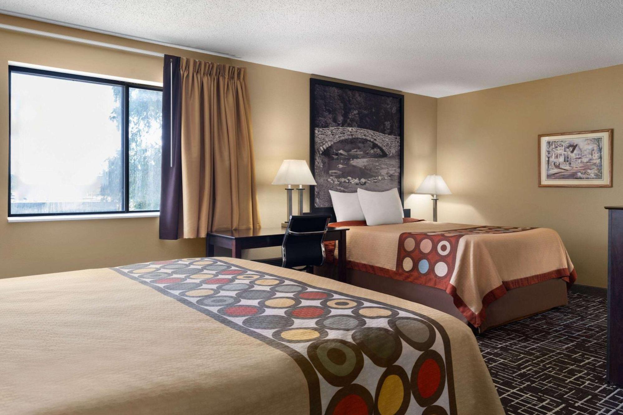 Super 8 By Wyndham Dyersville Екстериор снимка