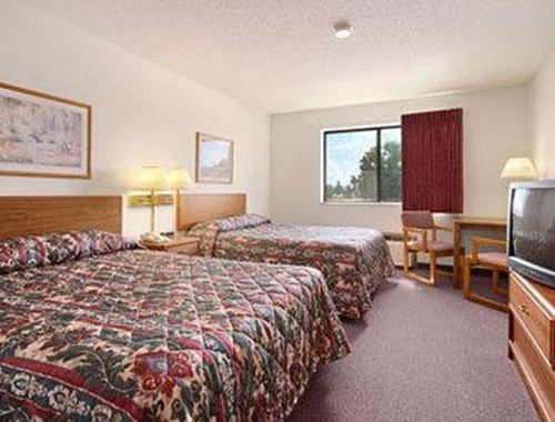Super 8 By Wyndham Dyersville Стая снимка